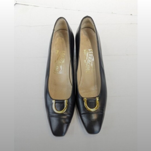 Salvatore Ferragamo Size 7 AA Slim Fit Black Leather Pumps Heels Women Vintage - Picture 2 of 9